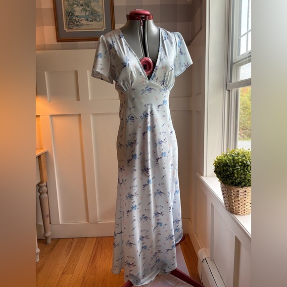 Floral V-Neck Maxi Dress Size Medium - Picture 6 of 10